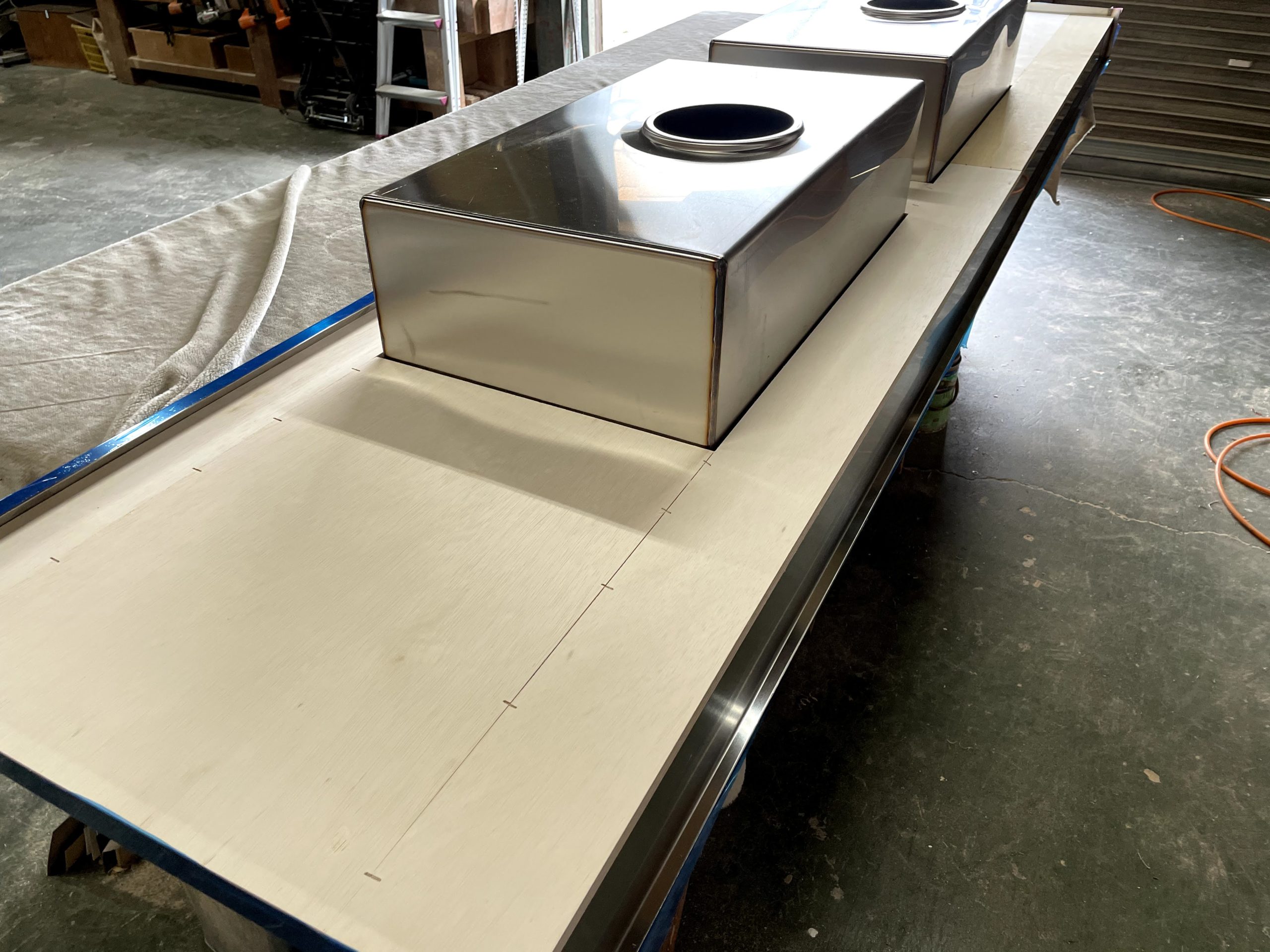 人工芝専用スキー板（裏面ステンレス板貼） 人工芝専用スキー板（裏面ステンレス板貼） 夏だって普通の板で滑り