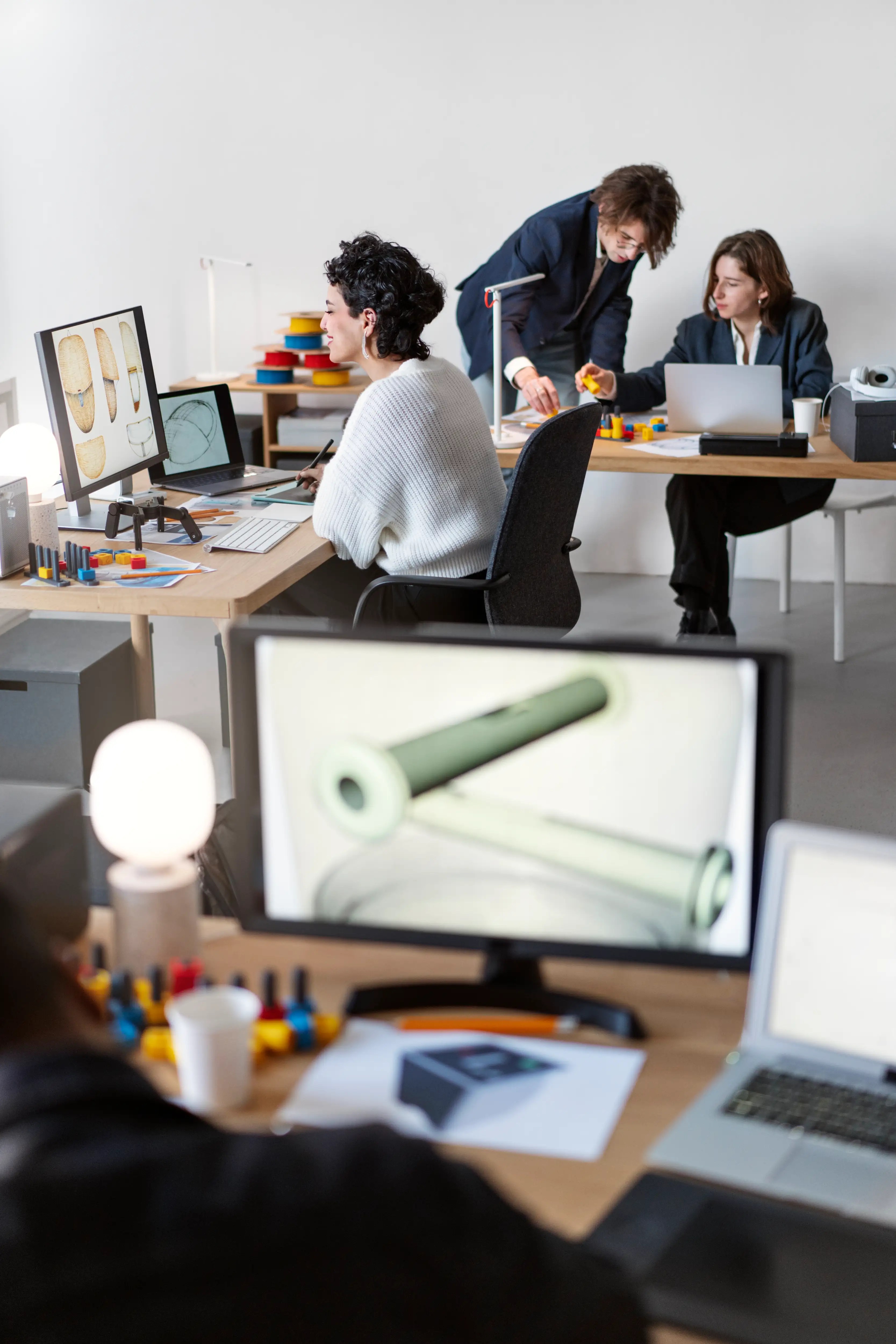 designers team working 3d model