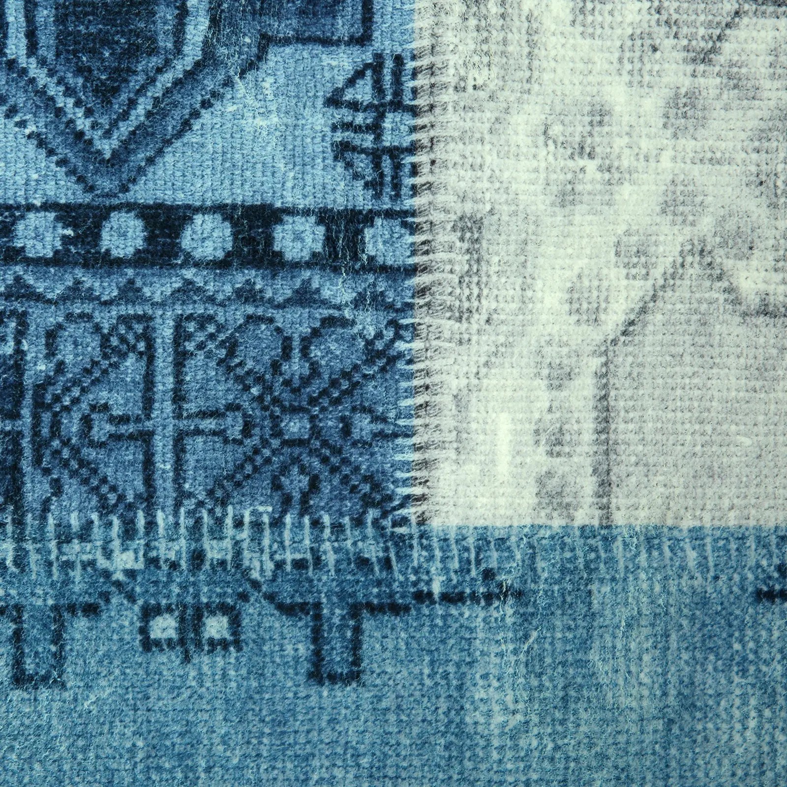 0548858 Renaissance 200x300cm Plaid Rug (3)