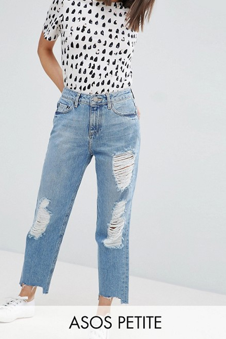 A cute off the shoulder crop top with ripped denim and sandals makes for the perfect casual style for a day in the city. I'm in love with this outfit!