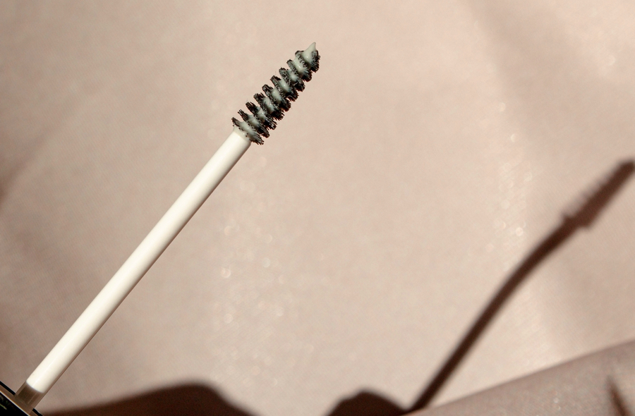 Benefit fluffy brows fluff up brow wax