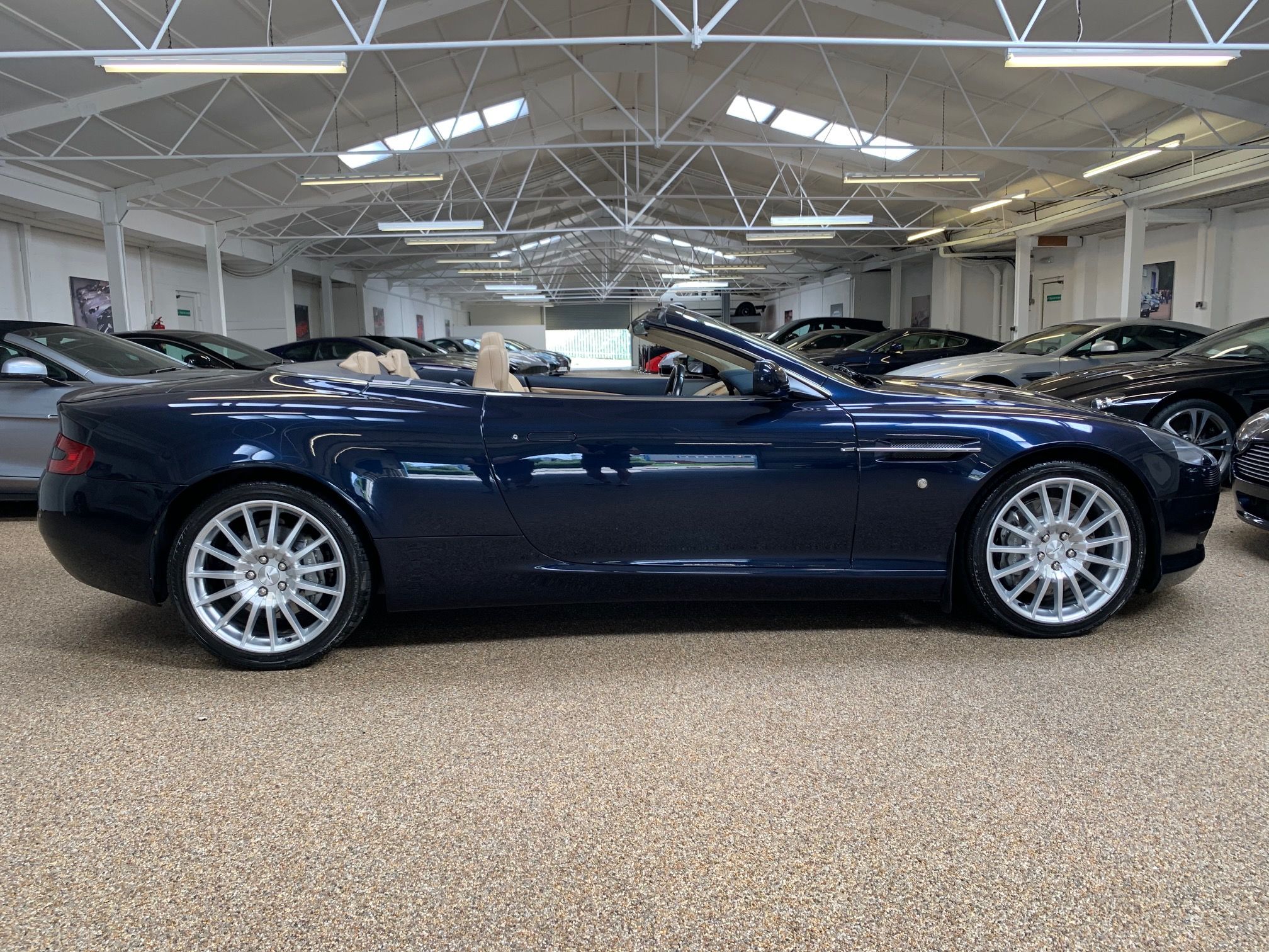 Aston martin db9 volante 2005