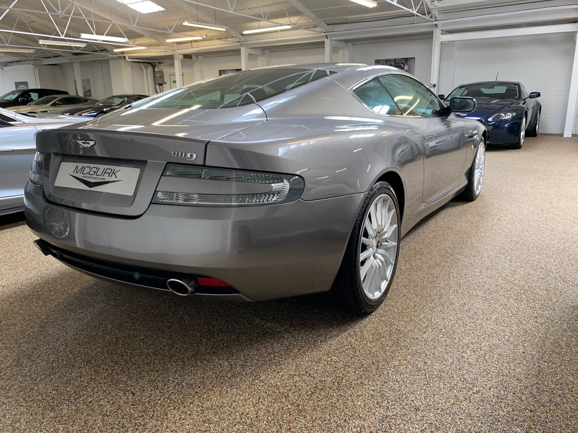 Aston martin db9 2005