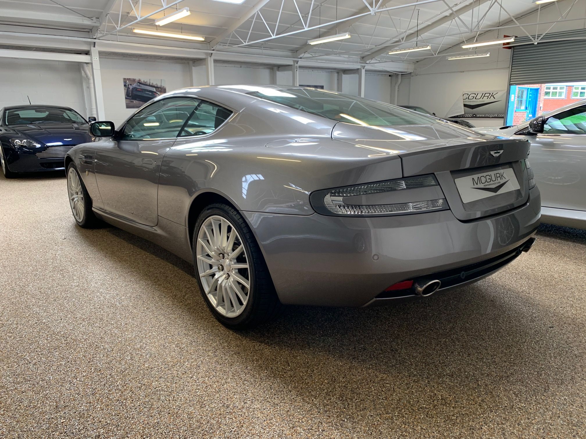 Aston martin db9 2005