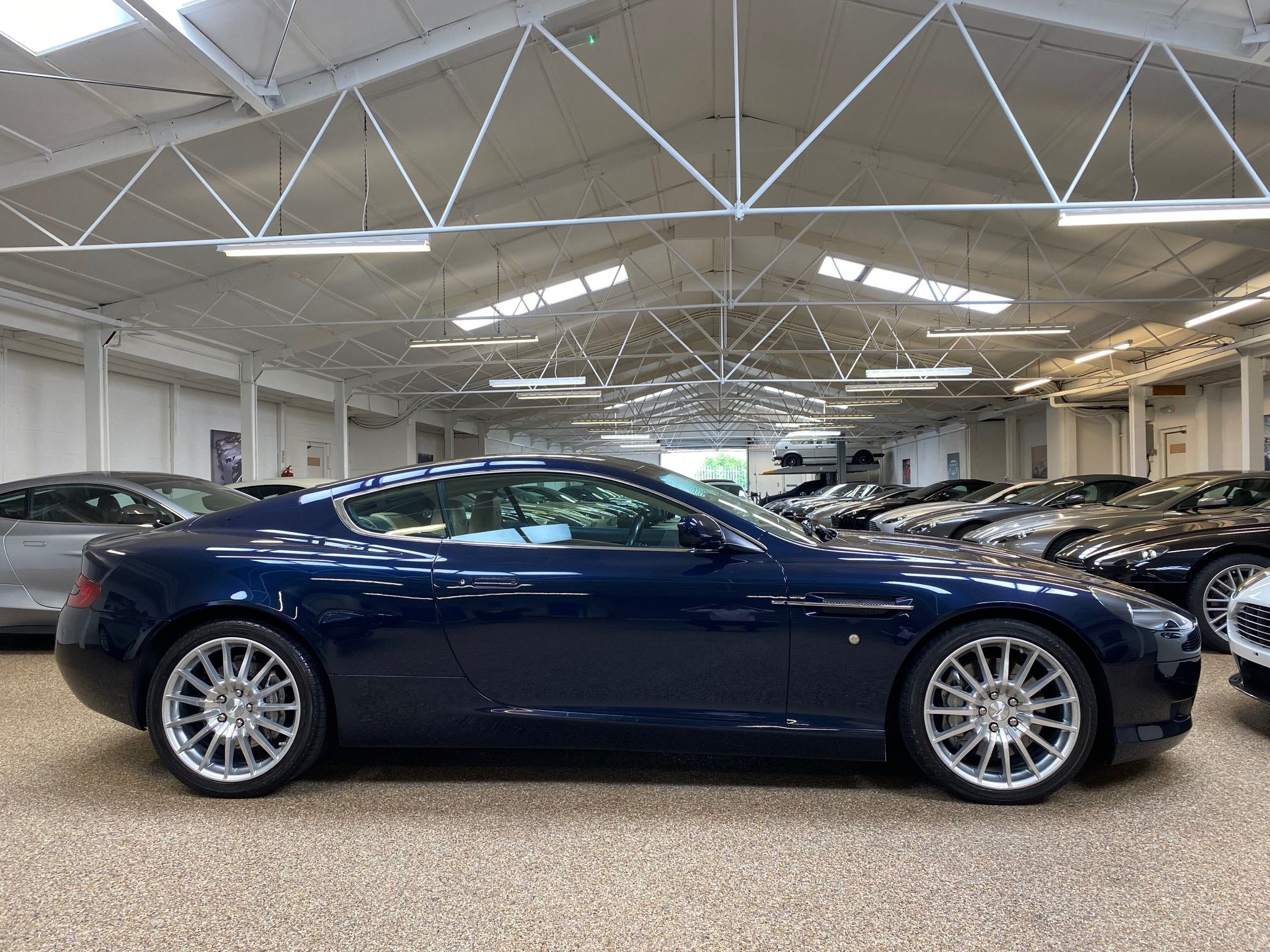 Aston martin db9 2005