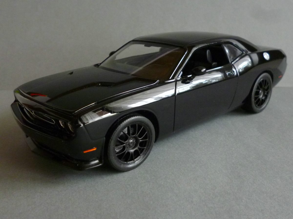 2013 dodge challenger srt8 1/25 revell #85-4390