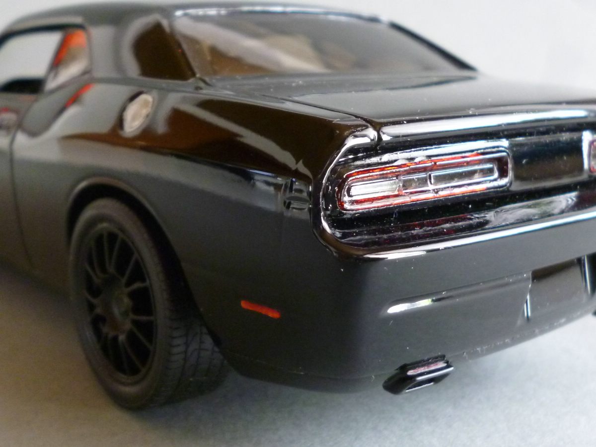 2013 dodge challenger srt8 1/25 revell #85-4390