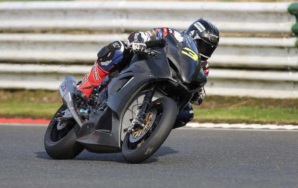 Roads Michael Dunlop Gets First Taste Of Bennetts Suzuki Gsx R