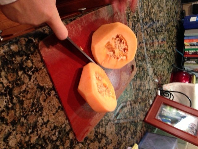 How to cut melon