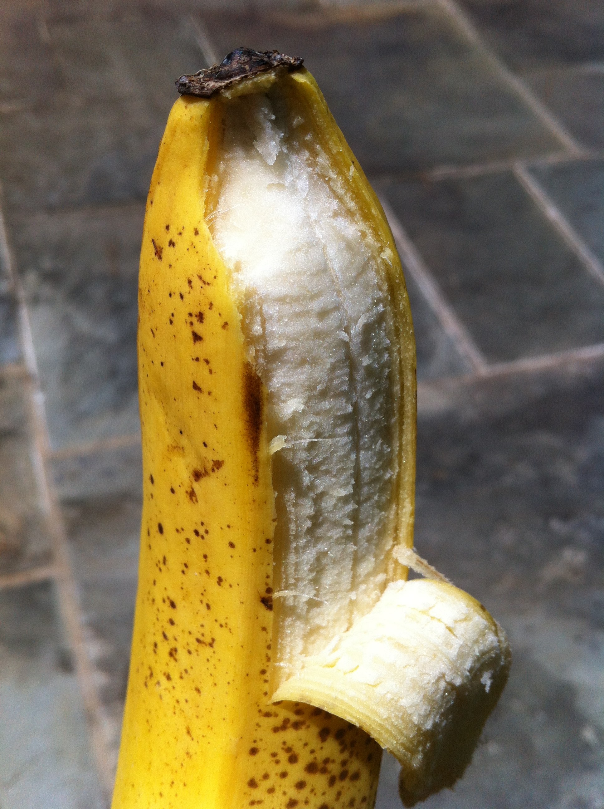 How to open a banana