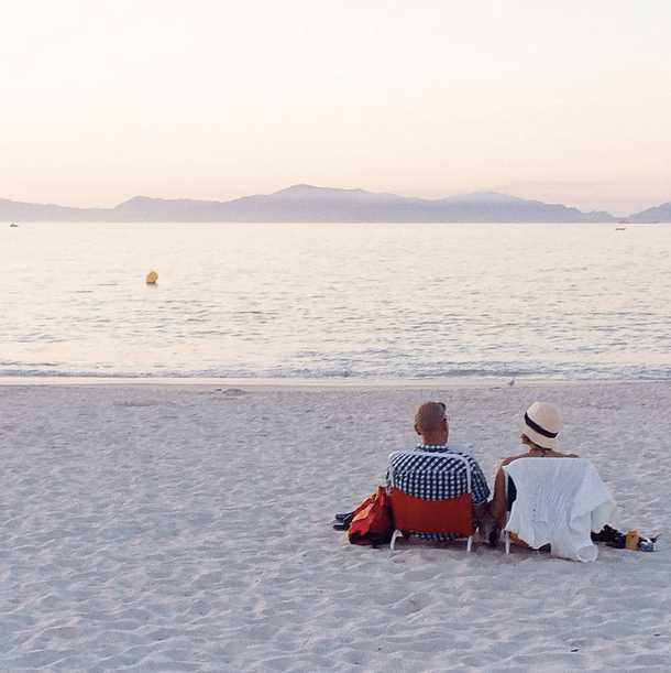 al revés, techo firme. la duda abate la herida, tapian los ojos grietas.