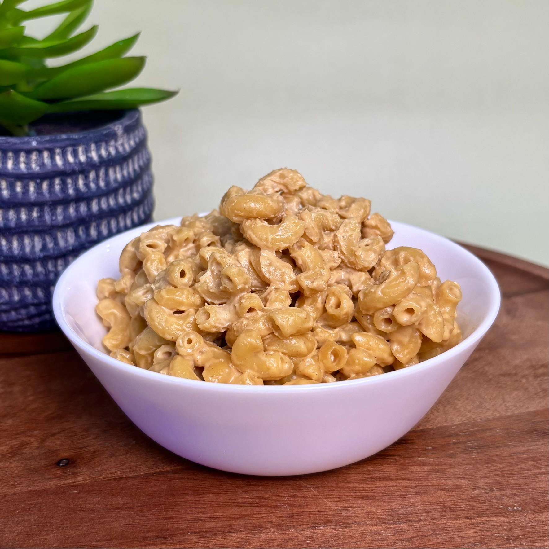 Elbow protein plus noodles covered in cashew-based cheese sauce