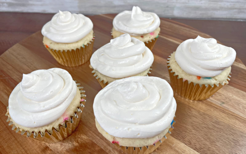 Buttercream Frosting Recipe and Decorating Tricks