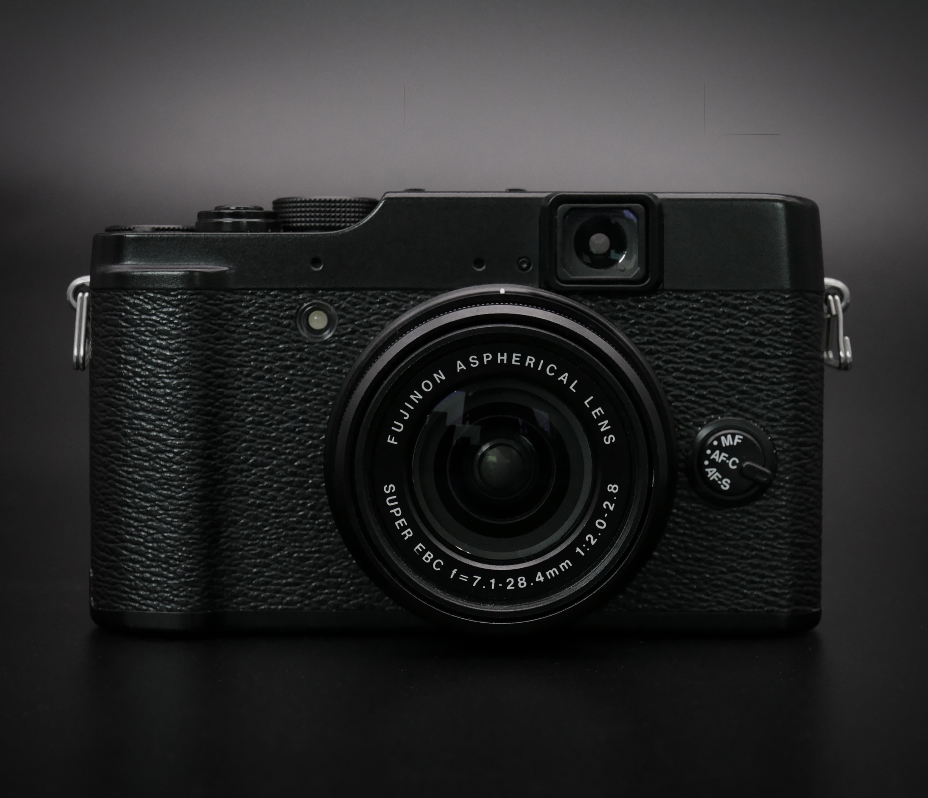 Vintage Digital: Fuji X10 in 2026 - measuring light