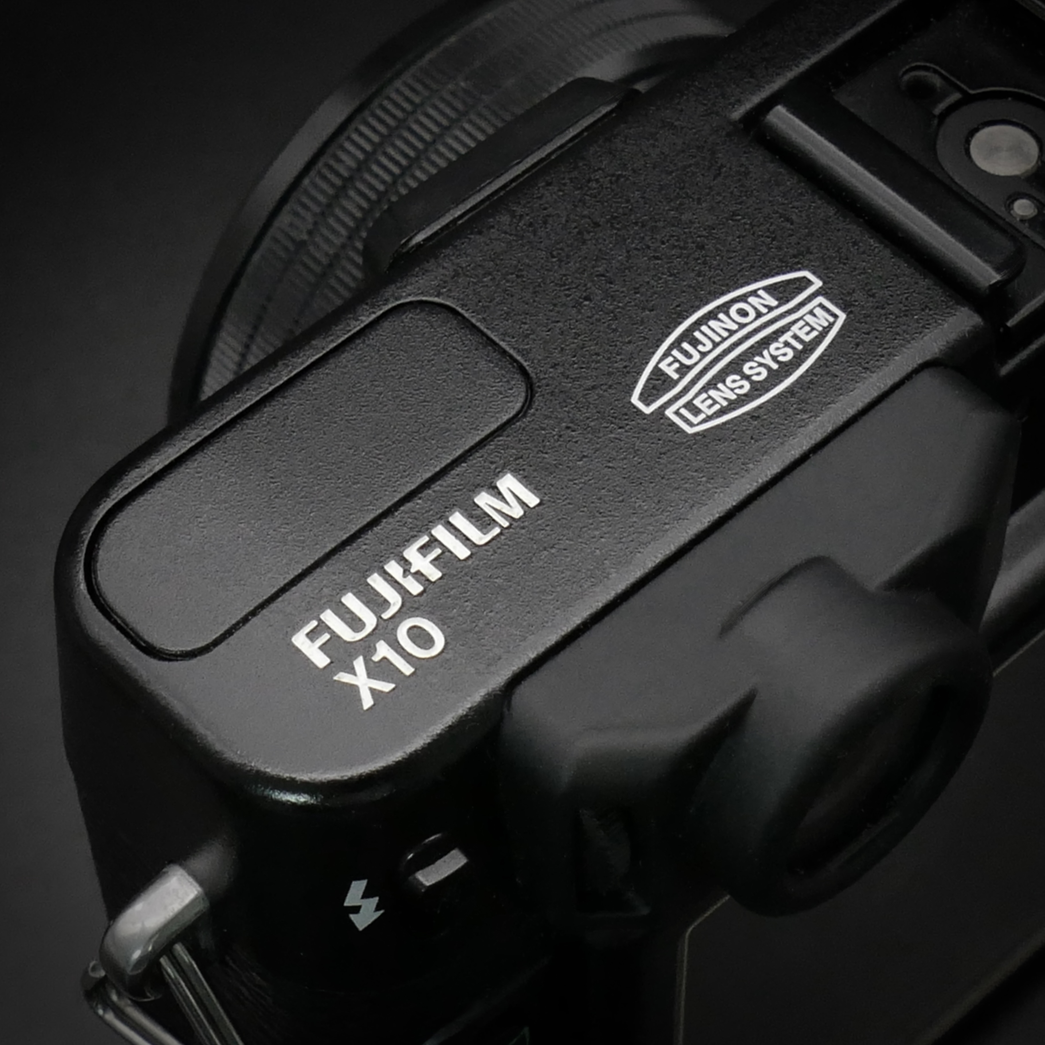 Vintage Digital: Fuji X10 in 2026 - measuring light