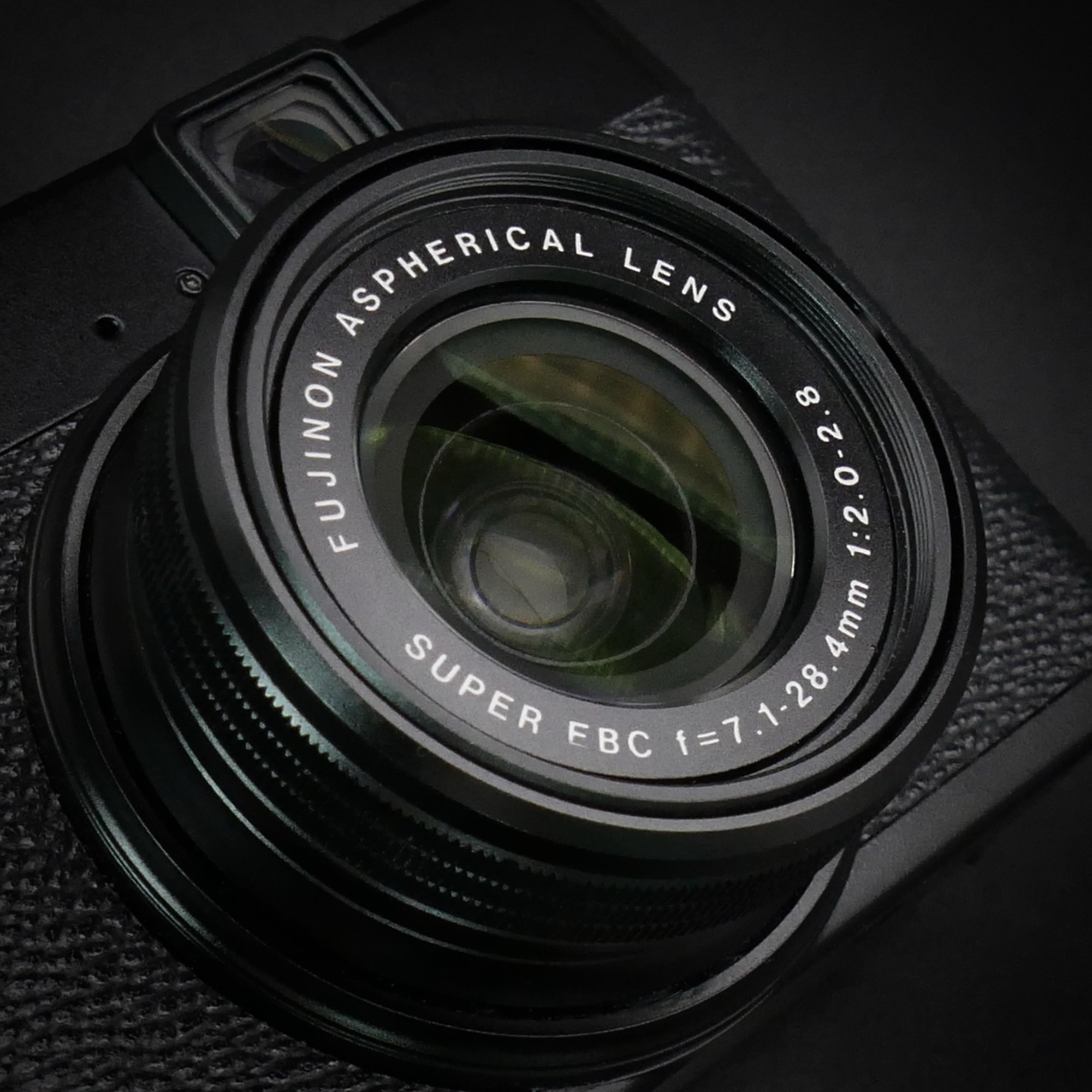 Vintage Digital: Fuji X10 in 2026 - measuring light