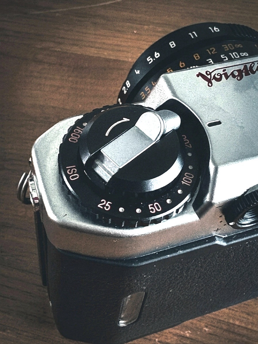 Barebones: Voigtländer Bessa T review - measuring light