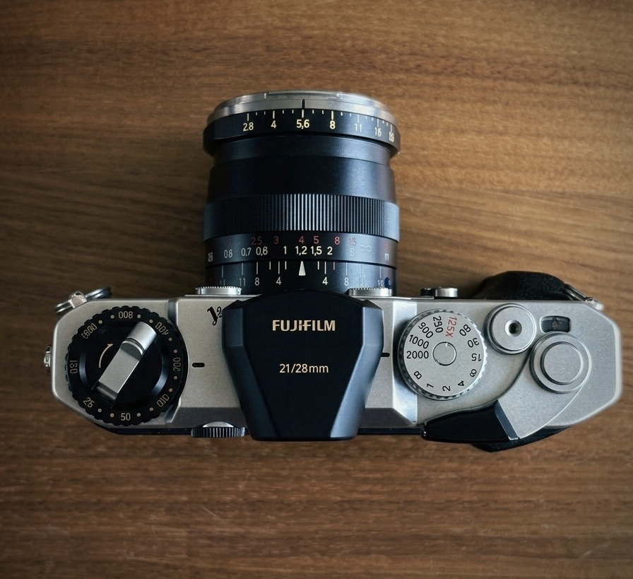 Barebones: Voigtländer Bessa T review - measuring light