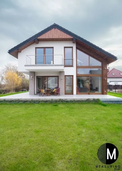 Why do smaller houses have a higher price per square foot?