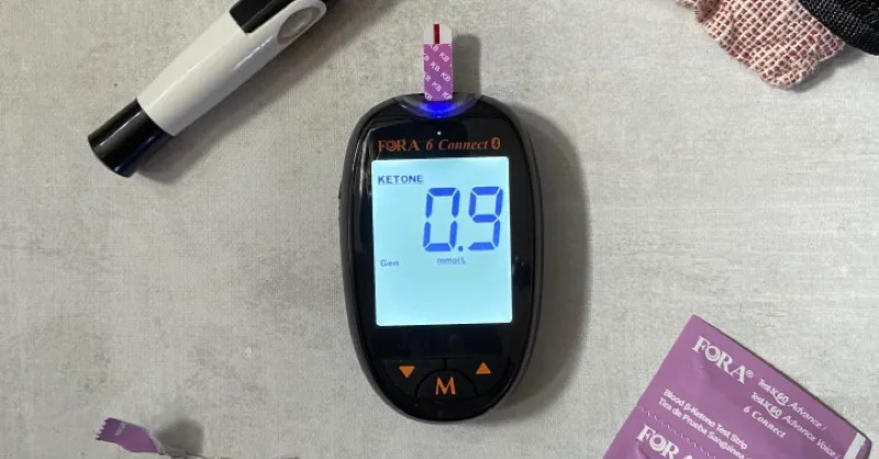 a FORA Care blood sugar monitor
