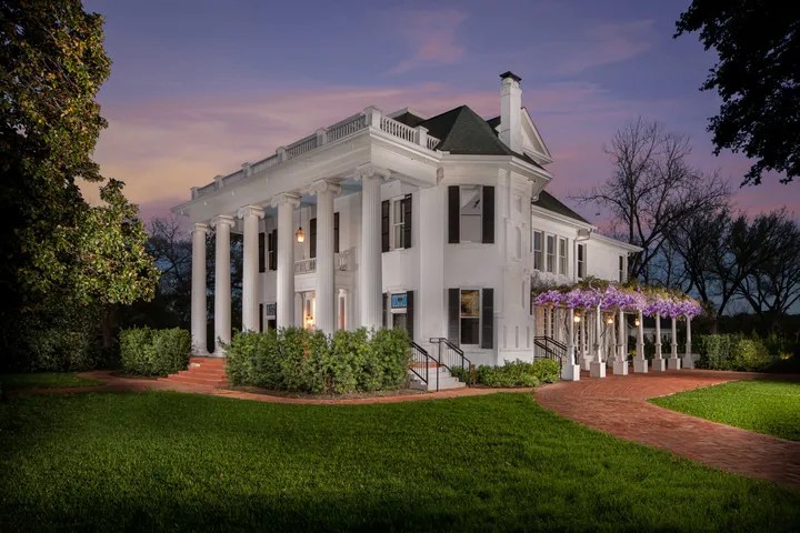 If you live in the area and are planning to get married, you will want a texas engagement ring that stands out from the other rings on the market. Woodbine Mansion | Reception Venues - Round Rock, TX