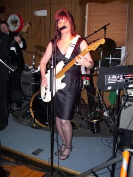 The mesh band are a four piece wedding band available to hire for weddings in nottingham. Robin and The Rhythmix - Variety Band Nottingham, MD | The