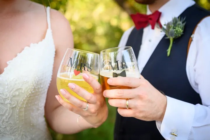 From silk dresses to ditching the bouquet and garter tosses, here are the latest ceremony and reception fads, according to a wedding planner. Oregon Bartenders | Wedding Planners - Eugene, OR