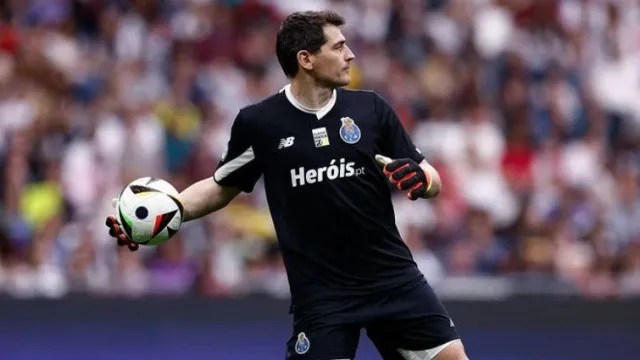 Médico do FC Porto deixa garantia sobre enfarte de Casillas Médico do FC Porto deixa garantia sobre enfarte de Casillas