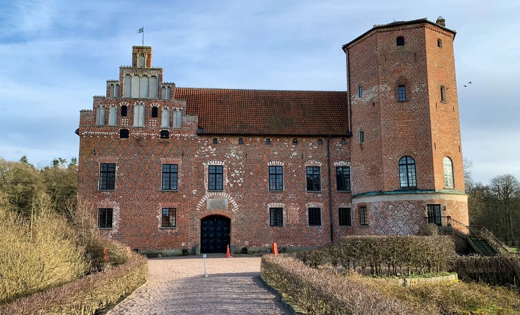 Castle Hunters, Castle Hunters