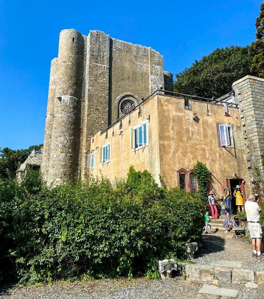 Castle Hunters, Castle Hunters