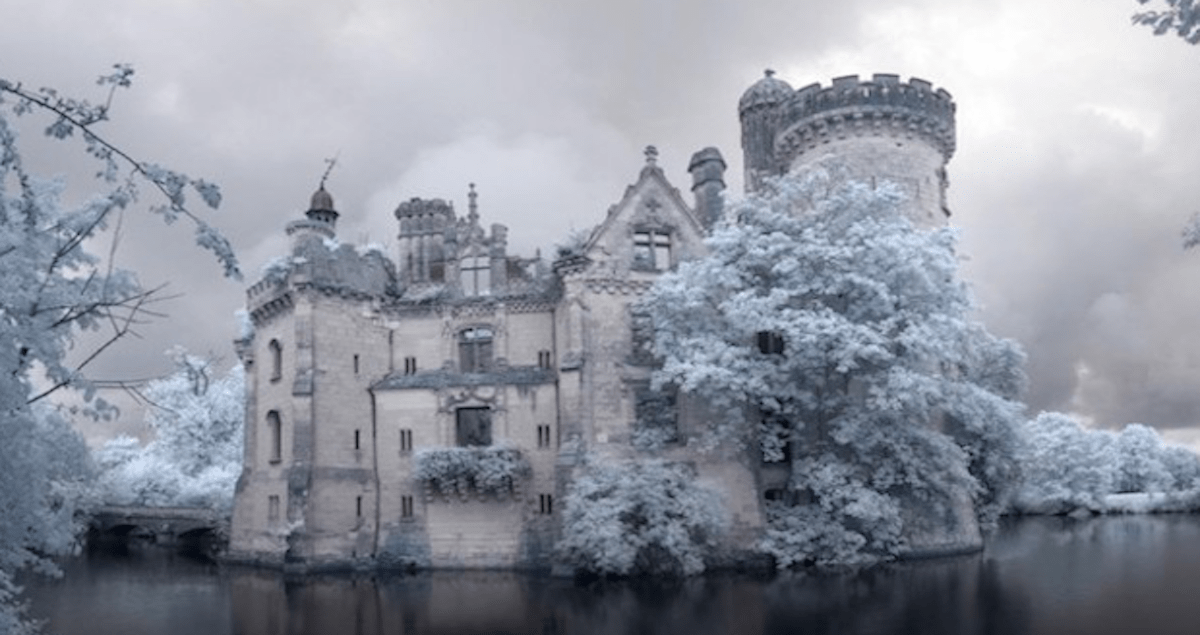 Mobile homes that are designed to look like cabins provide a way to set up a charming home or vacation spot without dealing with some of the challenges and expenses of owning a traditional house. Stepping Inside This Abandoned French Castle Is Like