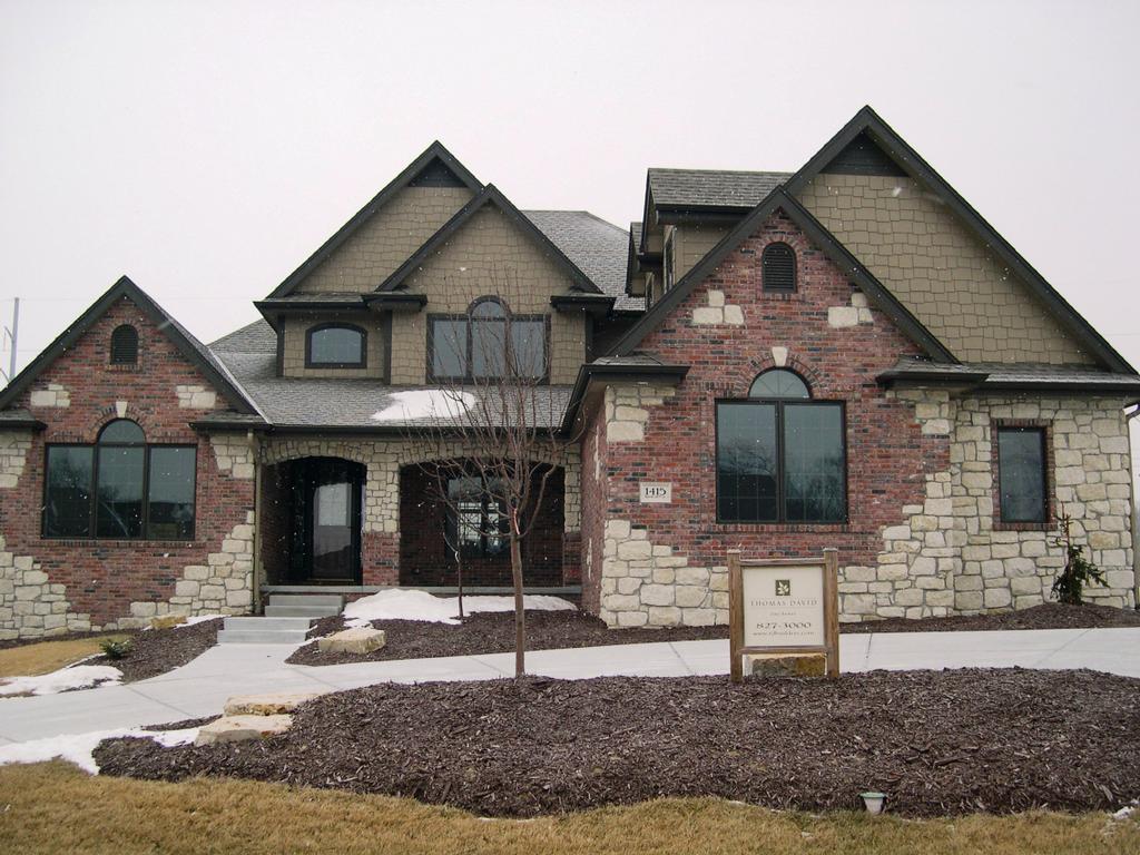 Tips, tricks, and tweets all to help you #homehappier. James Hardie Staggered Shake from Certified Siding