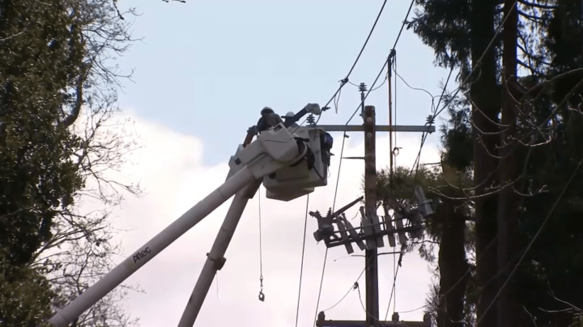 Thousands Across South Bay Grapple With Extended Power Outages - Download Elegant Geometric Photo | Desktop