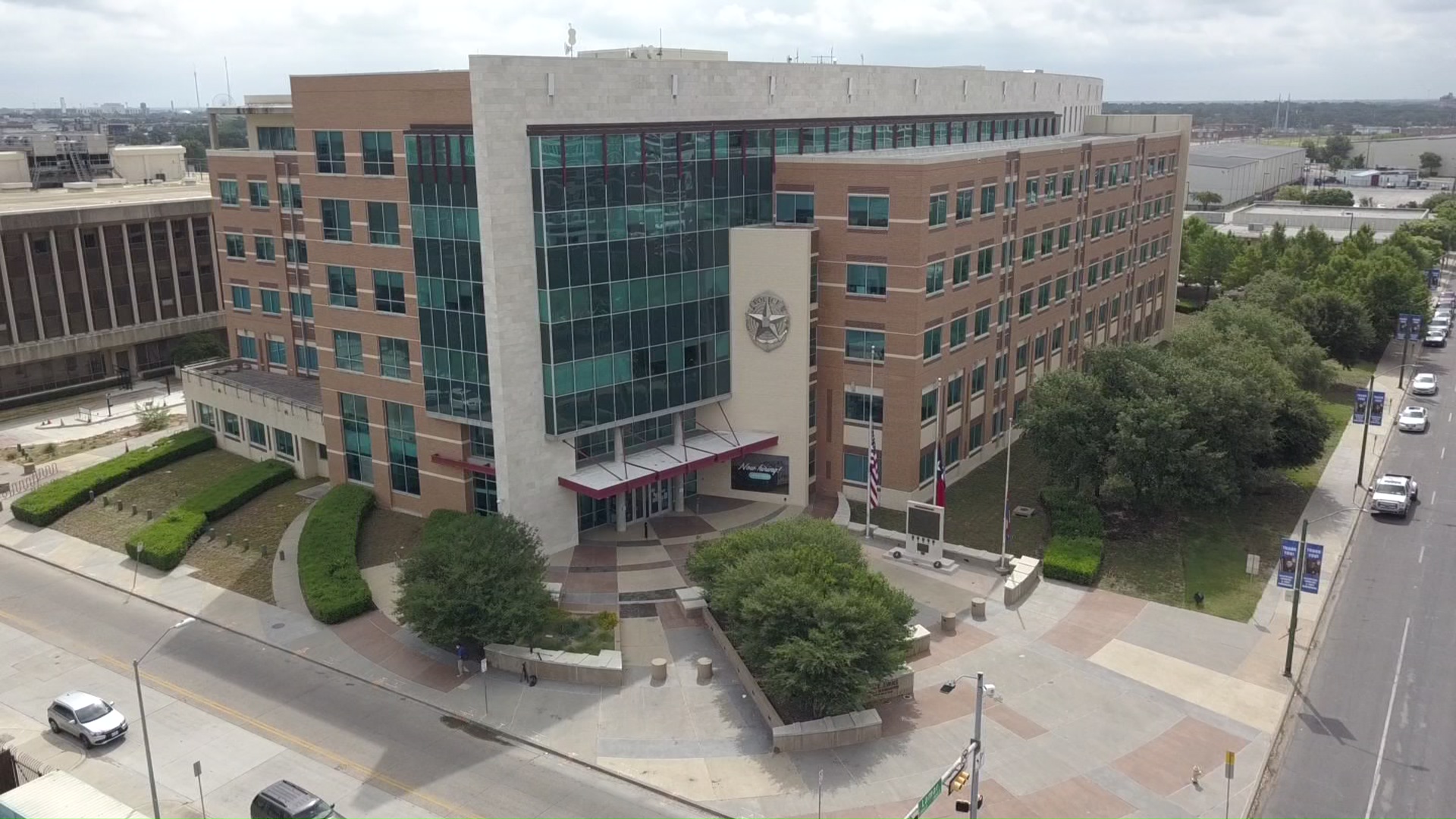 Dallas Officer Arrested on Family Violence Assault, DWI Charges: Police - Vimarsana News