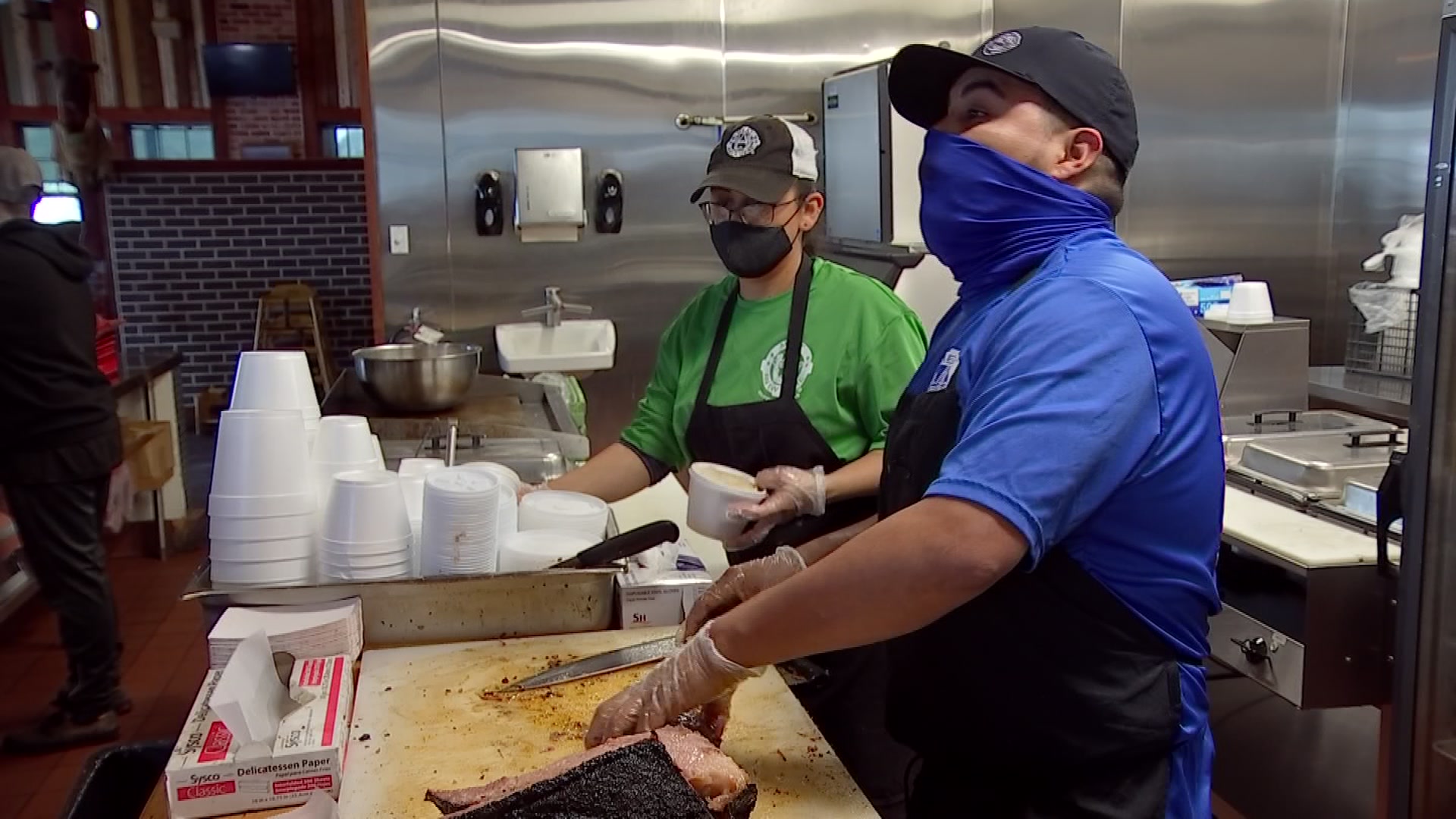 North Texas Pitmaster Keeps Serving Community Warm Food Amid Winter Storm - Vimarsana News
