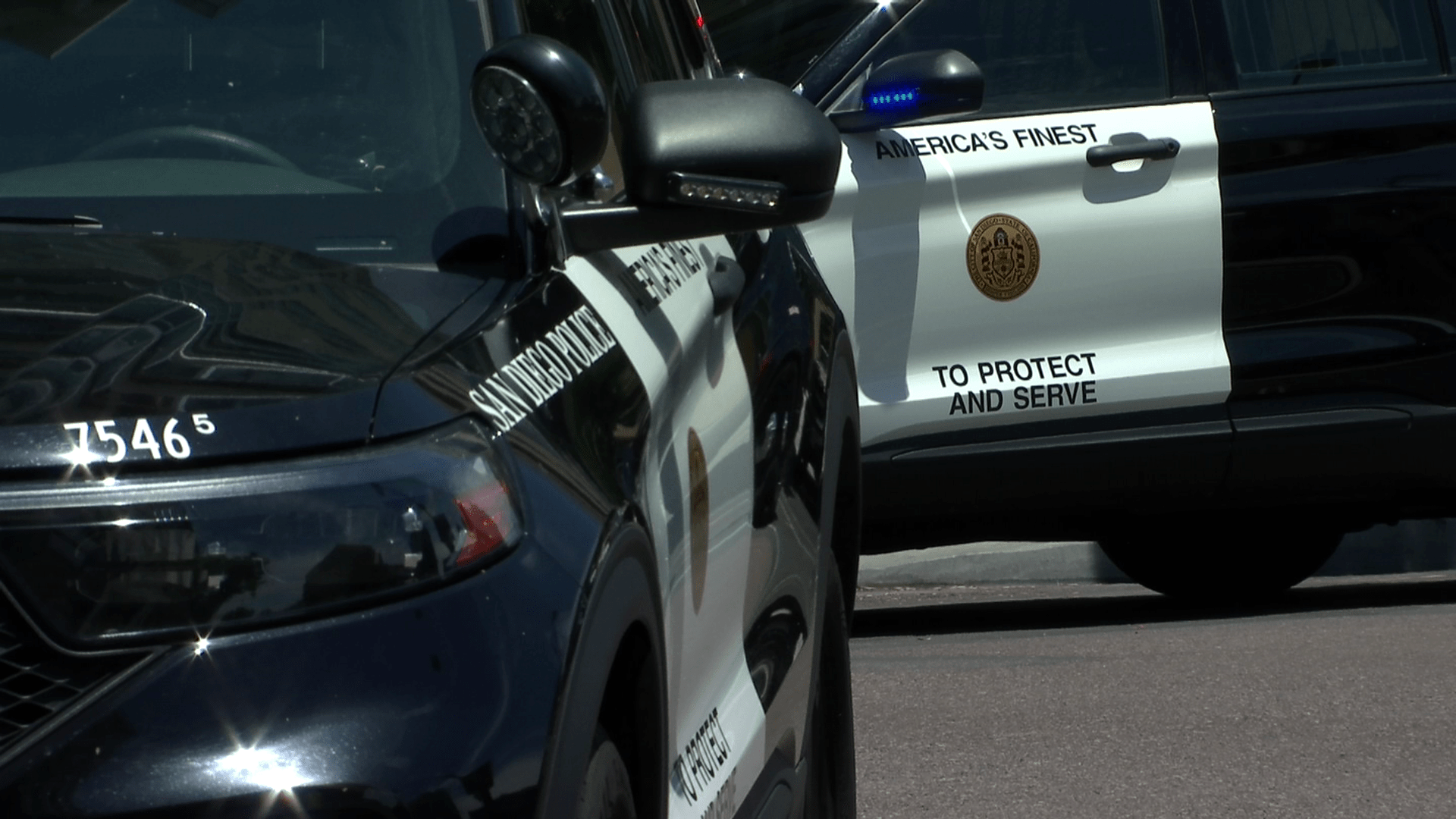 Car Split In Half All Inside Survive Nbc 7 San Diego - Premium Geometric Picture Gallery - High Resolution