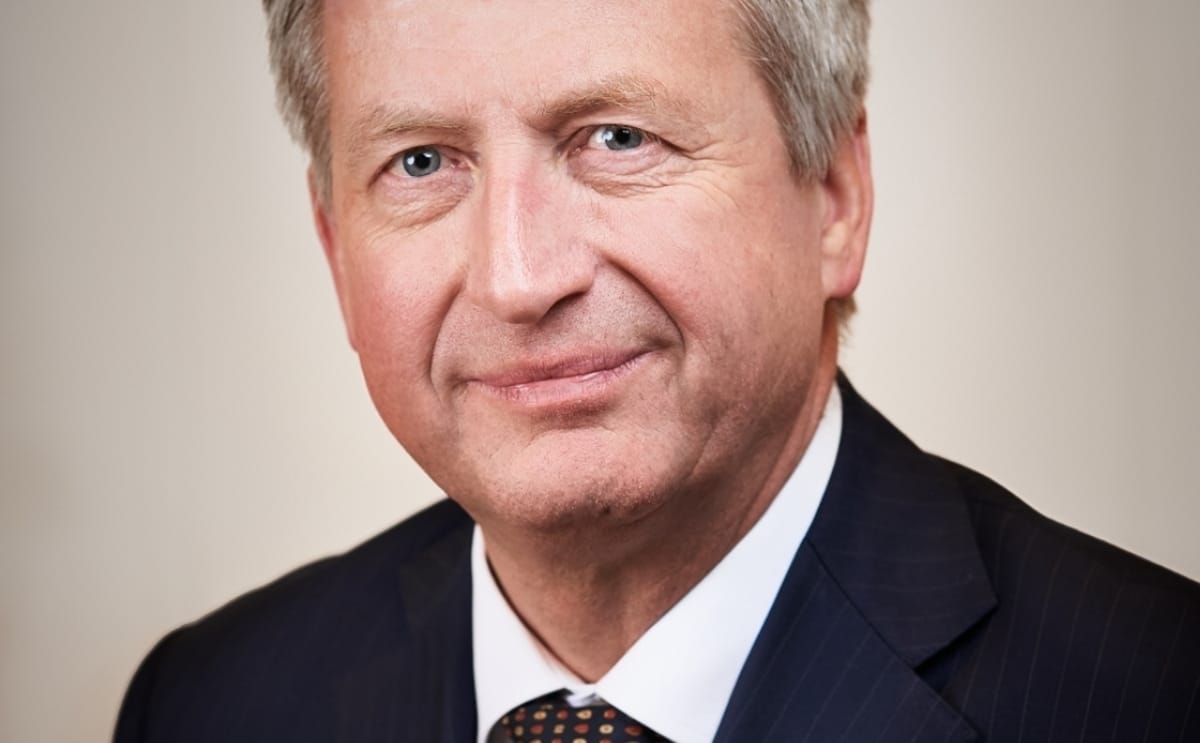 Dealmaker Peter Poortinga - Mobile Ocean Images for Desktop