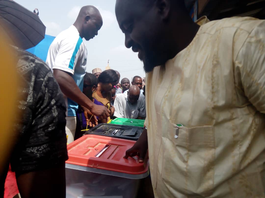 As at 2:18 in PU 007,Bagama A, Suleja , Niger State. Voting still on and the All Progressive Congress candidate , Abubakar Lado, who is seeking re-election to the house of representative is casting, after the electorate insisted he should go ahead and vote without joining the queue.