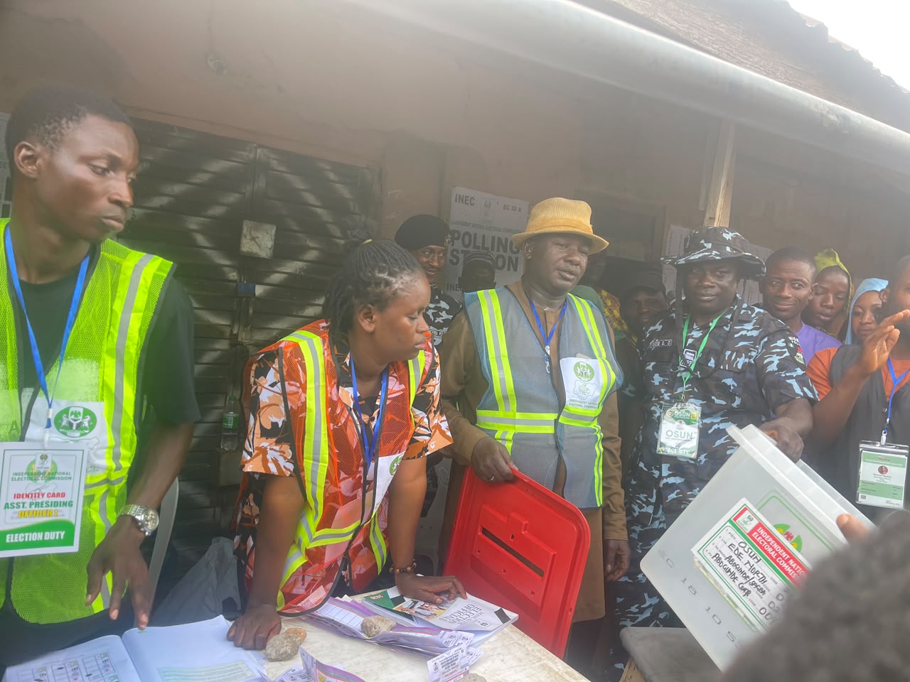 Osun governorship election: Counting ongoing at a polling unit