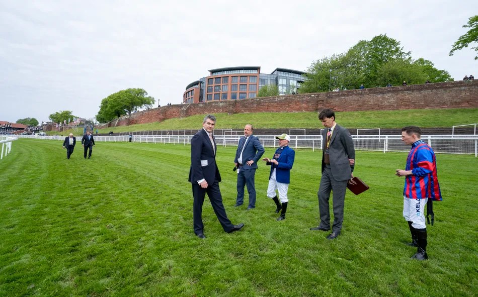 2026 British Horse Racing Ground Crises: 8 Track Issues Revealed! (2026)