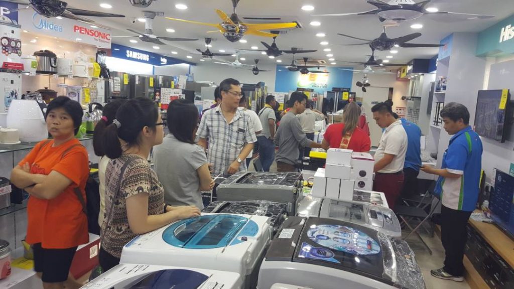 Sila hubungi kami untuk membantu anda. Wahh Di Subang Perdana Opening Ada Promosi Barangan Elektrik Oleh Tbc Yang Lebih Gempak Penduduk Sekitar Subang Pasti Terkejut Bila Dapat Tahu Berita Hangat Ini