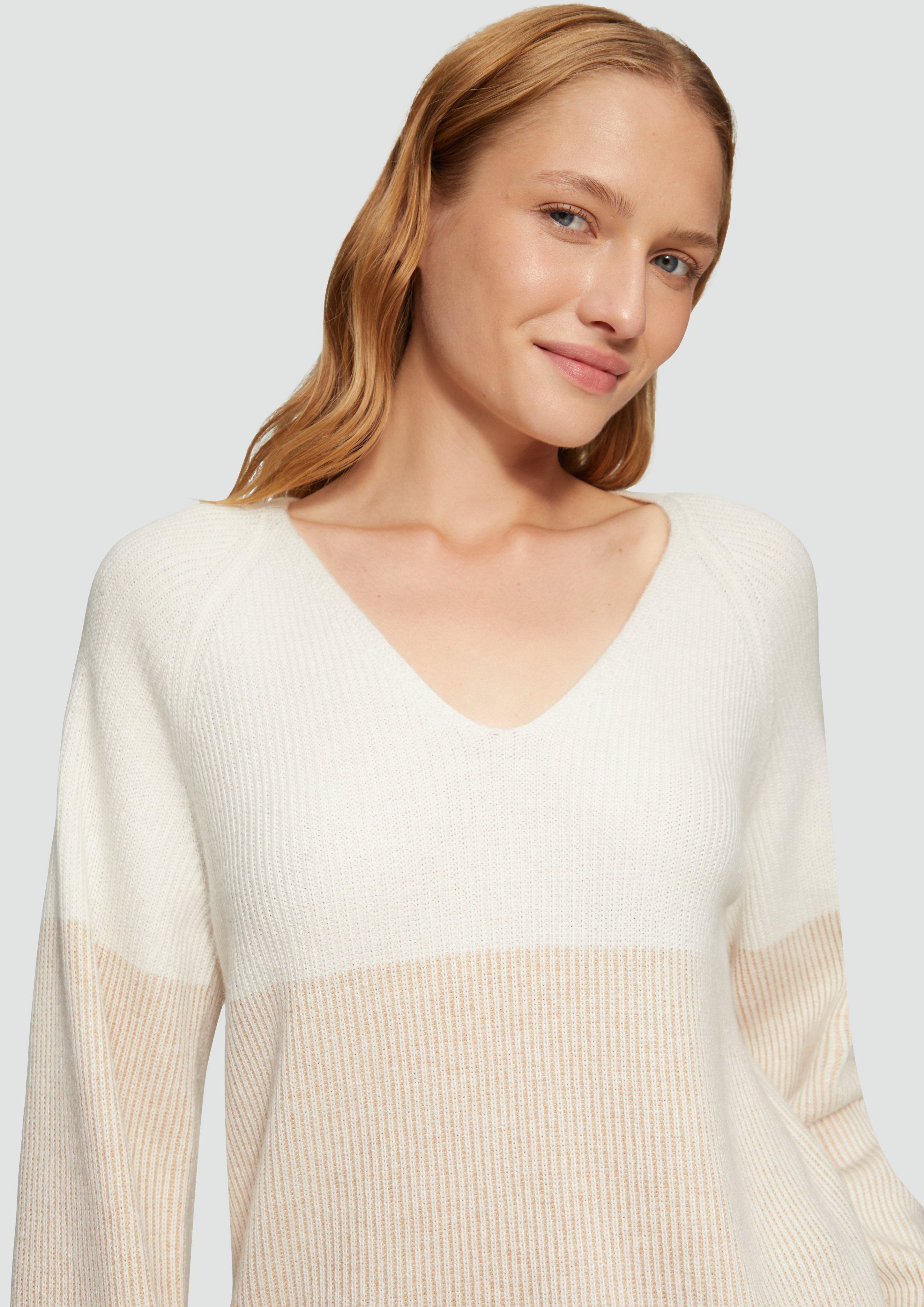 Jumper Two Lutris - Mountain Photo Collection - Full HD Quality