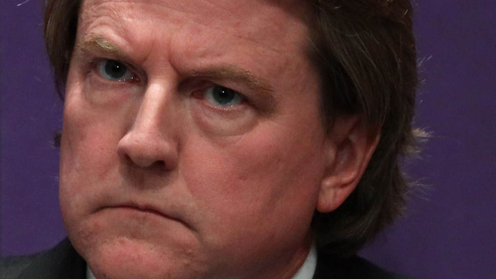 Después de dos años de batalla, panel de la Cámara entrevistará a exabogado de Trump, Don McGahn - Vimarsana News