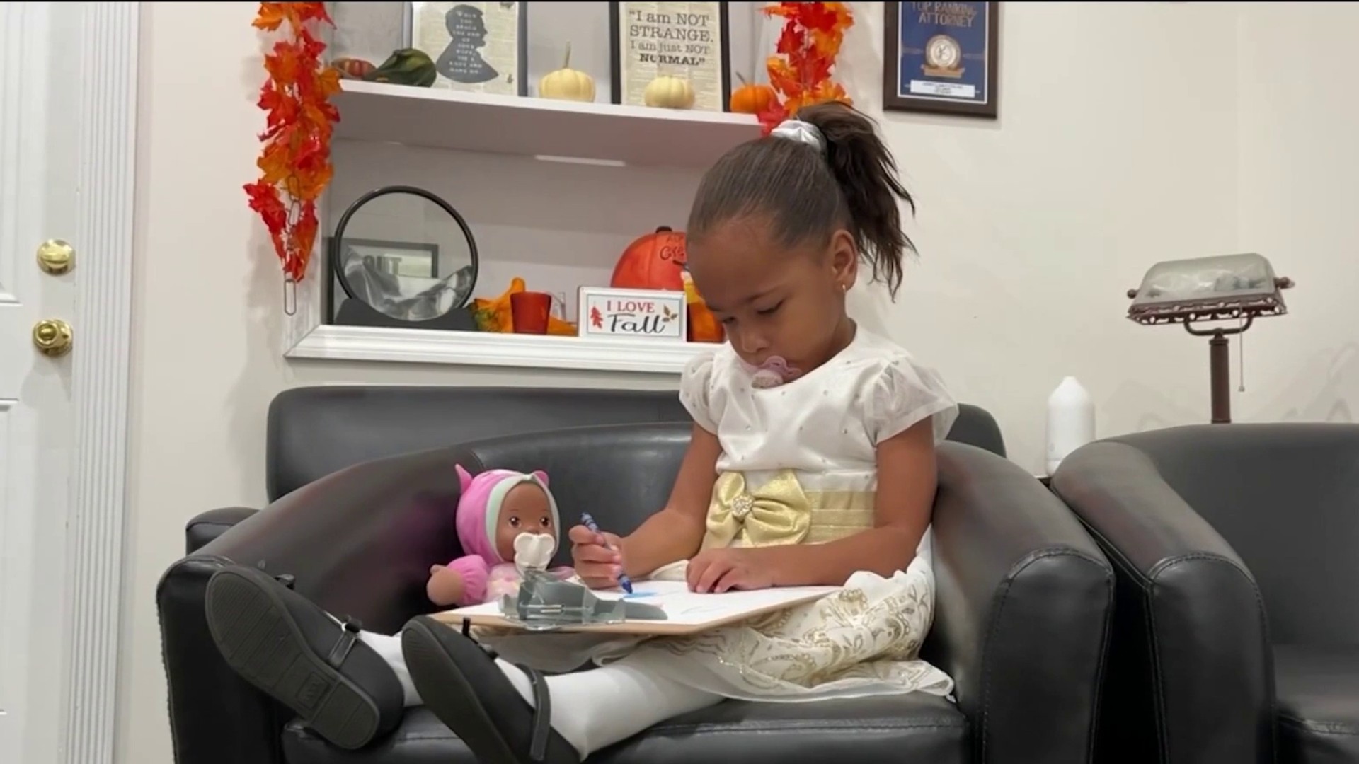 A La Sombra Del Asesinato De Su Hija En Eeuu Una Madre Emprende Una - Light Wallpapers - Beautiful Desktop Collection