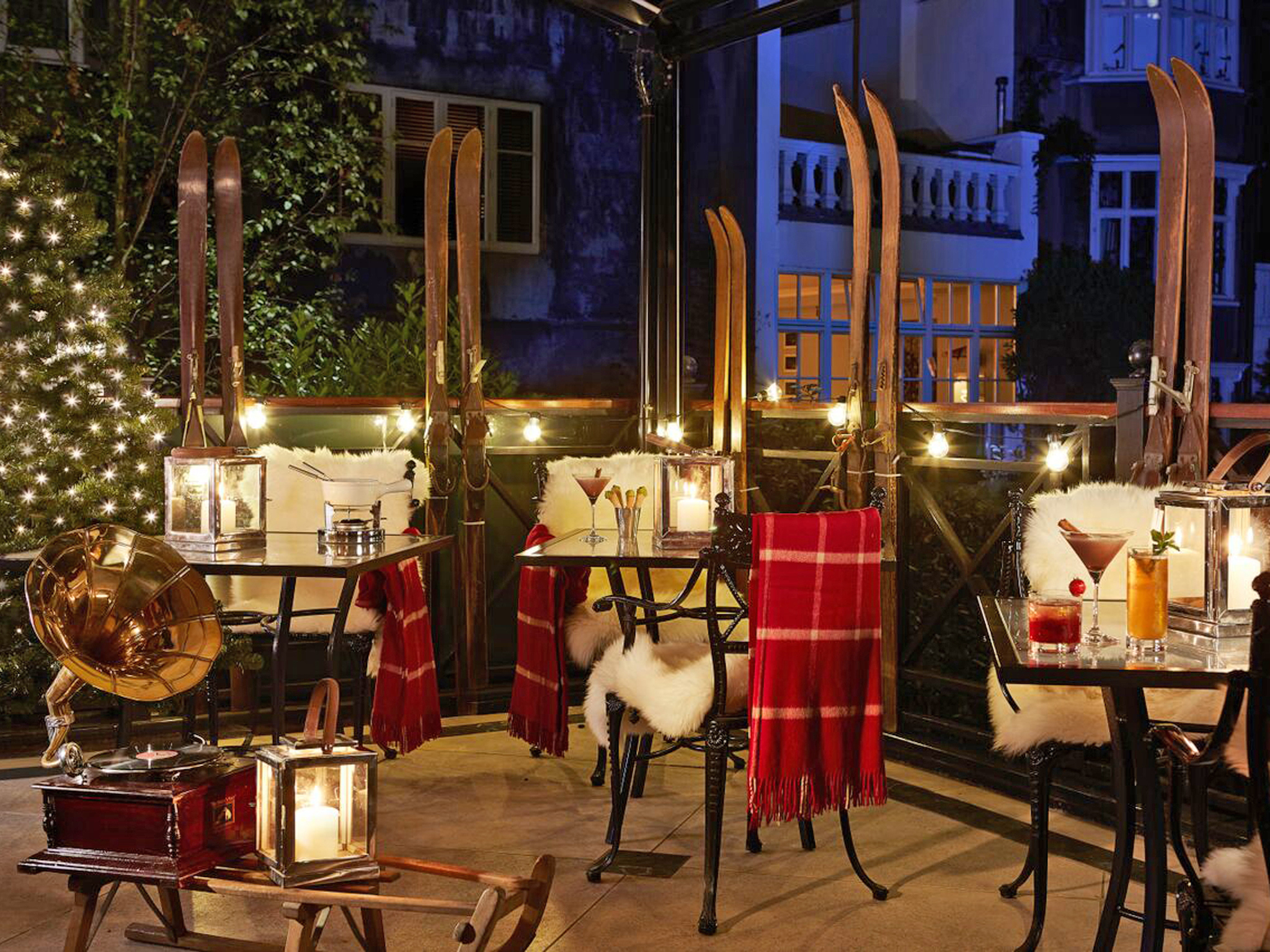 Park inn by radisson is a fresh and energetic hotel brand offering friendly and inviting hospitality at a competitive price. Ski bars in London: Alpine, ski-themed drinking spots