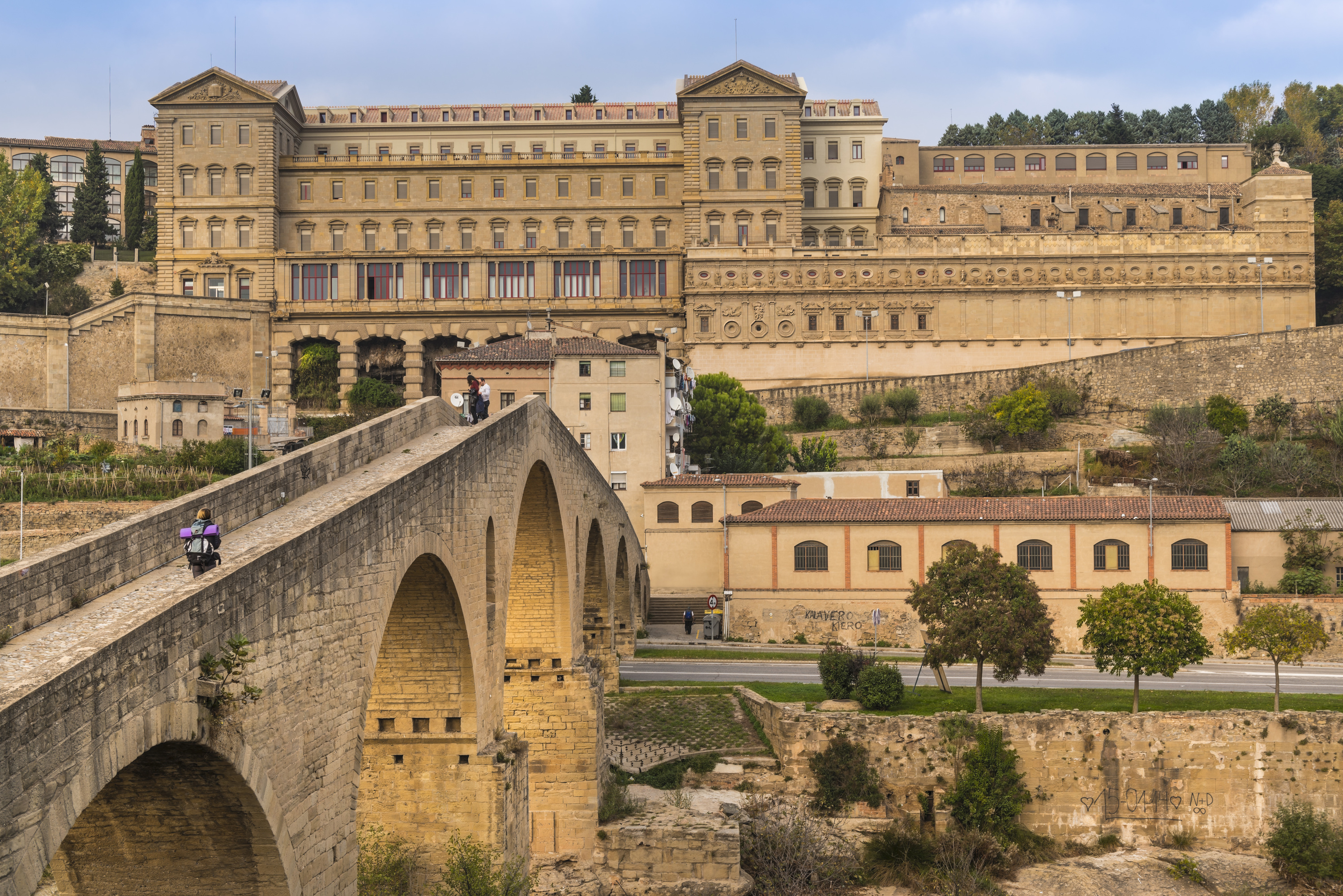 Deja barcelona por unas horas y viaja a madrid en tren de alta velocidad. 10 Excursiones Para Hacer En Tren Desde Barcelona