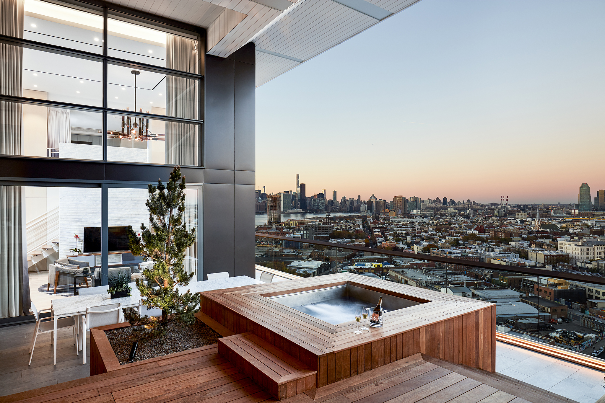 Jacuzzi Hotels Nyc In Room Suites Spa Tubs Romantic Outdoor