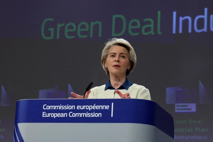Zeleni dogovor je načrt za trajnostno gospodarstvo v EU in ga je predstavila Ursula von der Leyen, ko je leta 2019 prevzela mesto predsednice Evropske komisije.