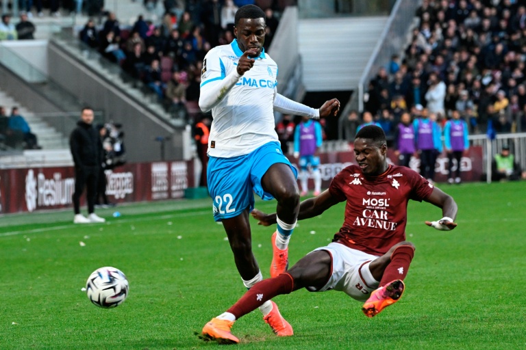 De Zerbi living his best life as Marseille go top of Ligue 1
