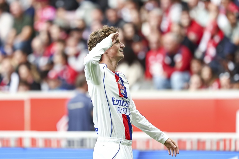 Lyon win at Lille to stay level at top of Ligue 1 with PSG